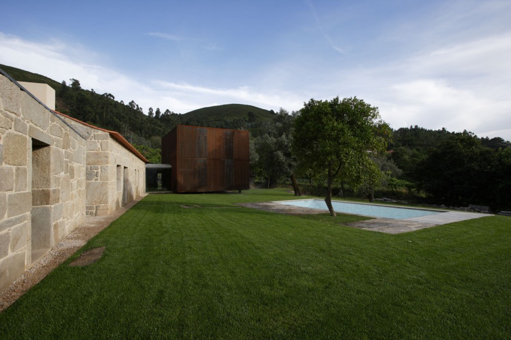 Casa en Sequeiros / Topos Atelier de Arquitectura (17) © Xavier Antunes