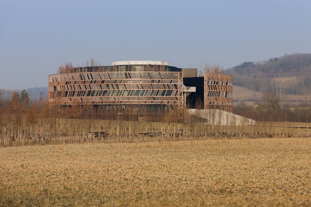 Centro de Visitantes Museo Alésia / Bernard Tschumi Architects  (2) © Iwan Baan
