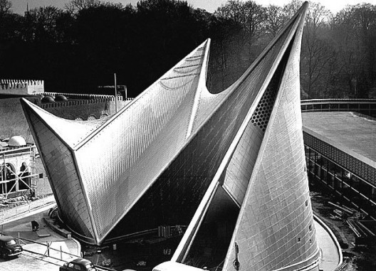 Pabellon Philips Expo 58 / Le Corbusier & Iannis Xenakis